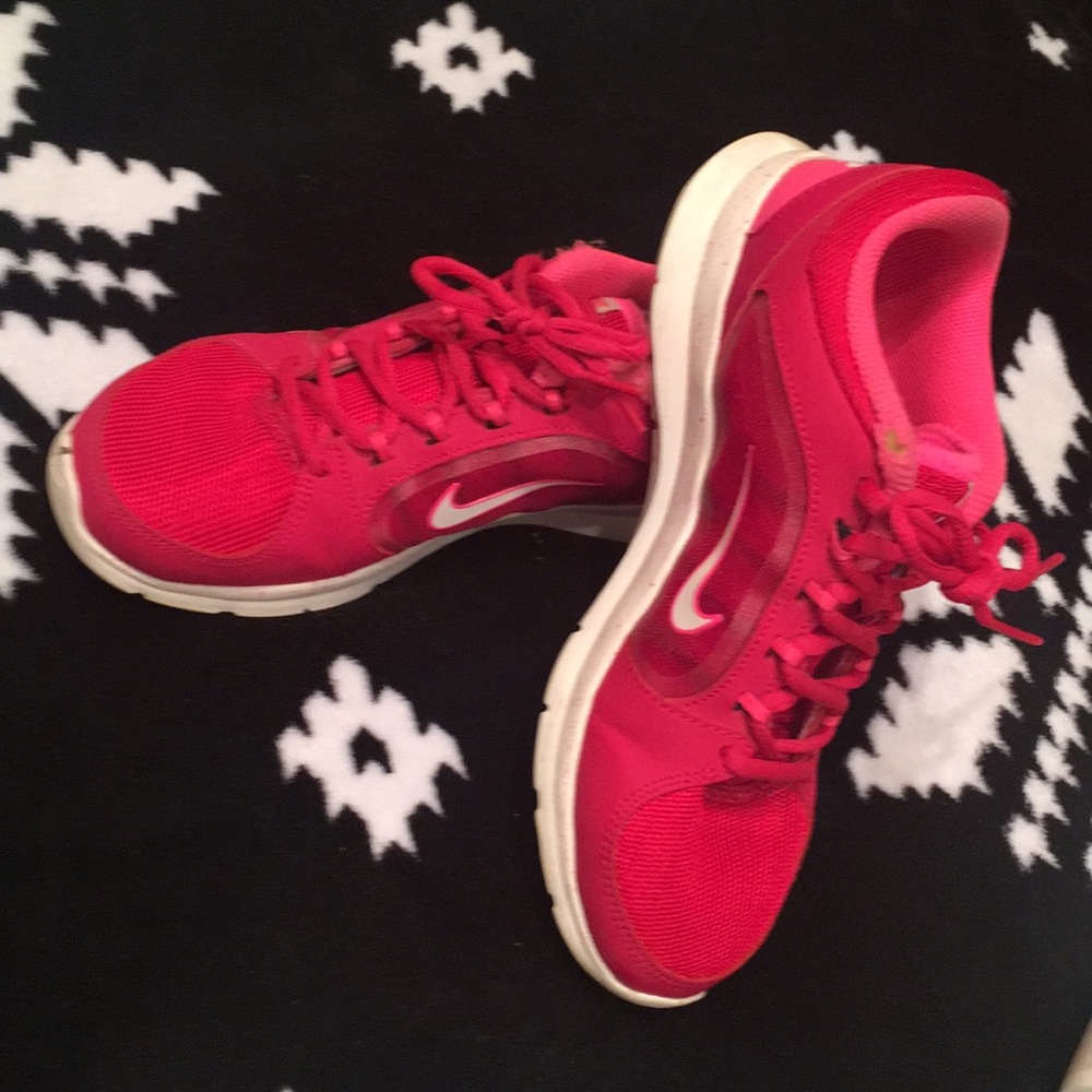 Nike gym shoes (7.5)